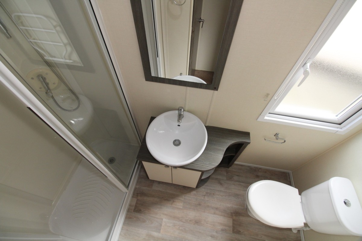 2015 Regal Henley family shower room