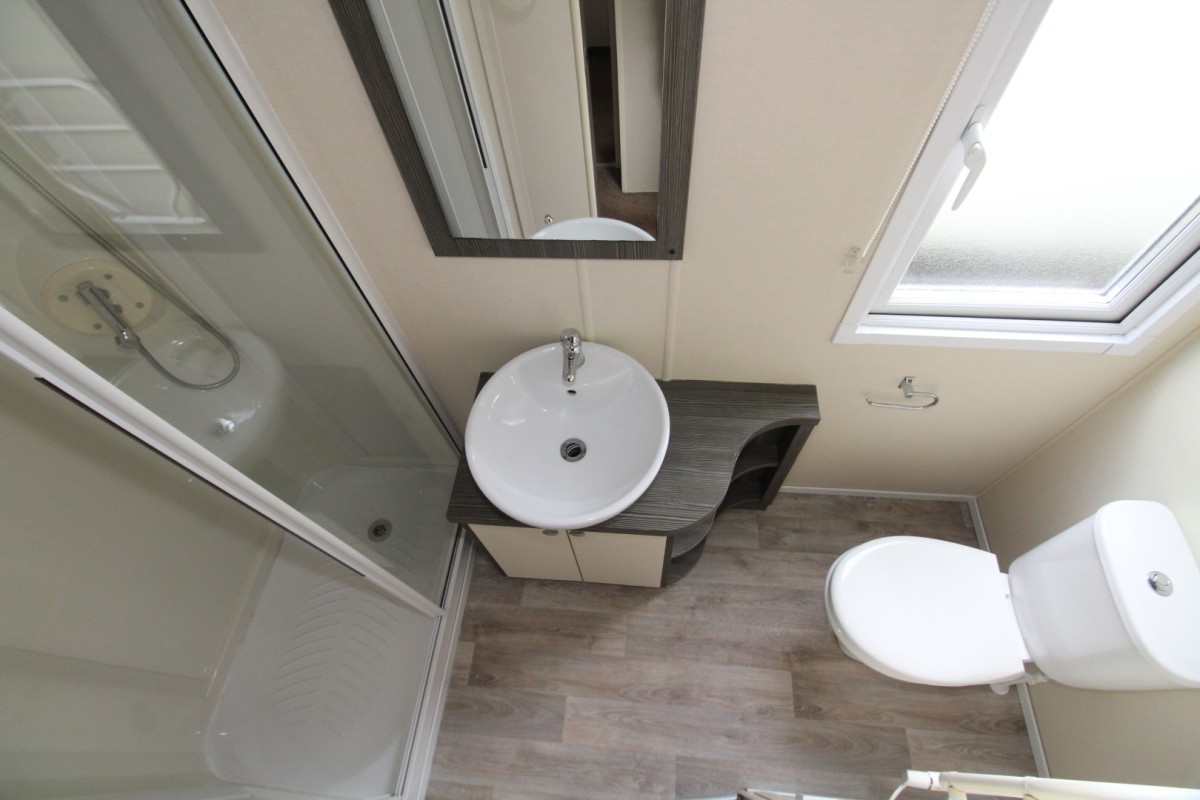 2015 Regal Henley family shower room