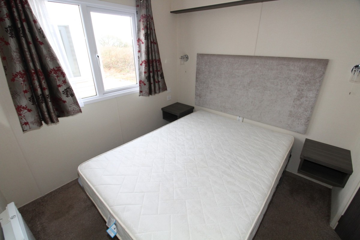 2015 Regal Henley master double bedroom