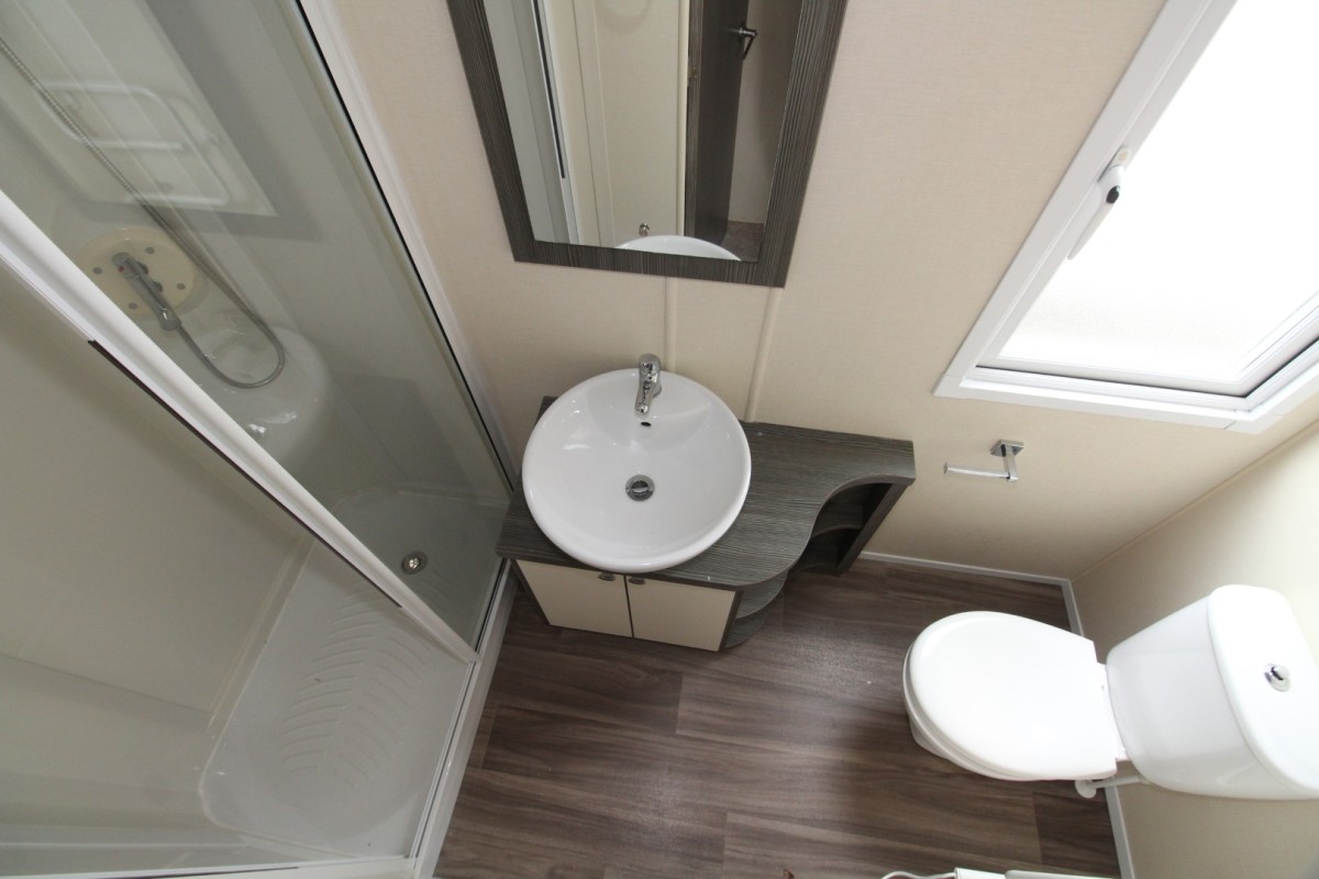 2015 Regal Henley family shower room