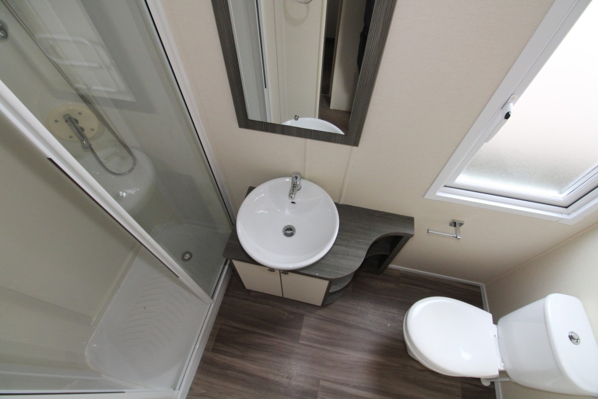 2015 Regal Henley family shower room