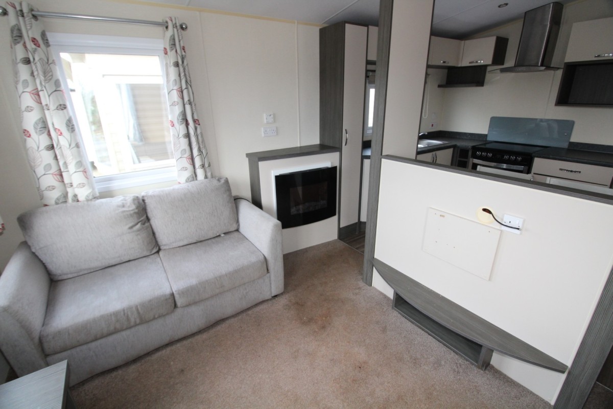 2015 Regal Henley lounge to kitchen