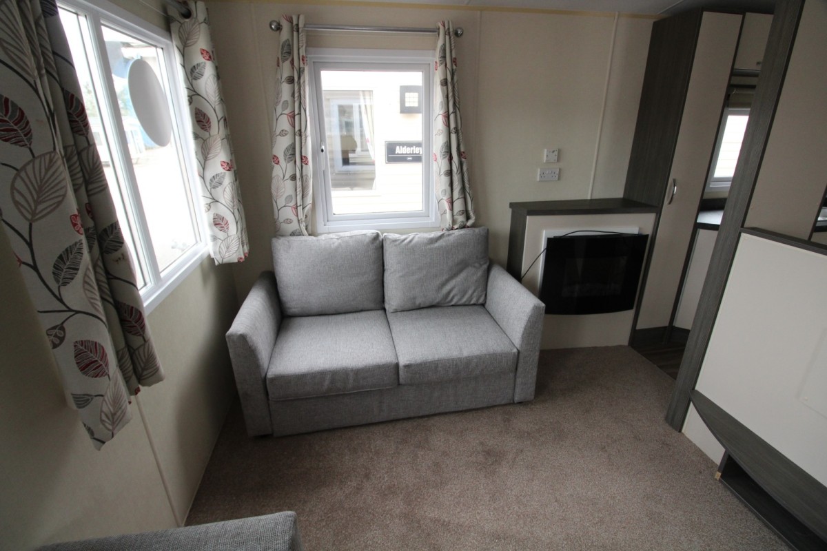 2015 Regal Henley lounge to kitchen