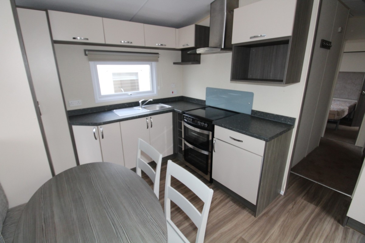 dining area to kitchen in the 2015 Regal Henley