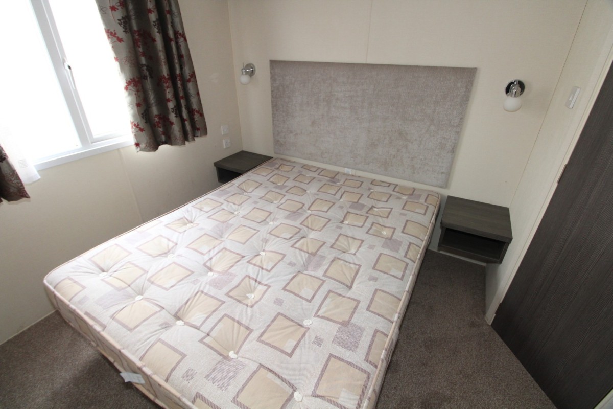 2015 Regal Henley master double bedroom