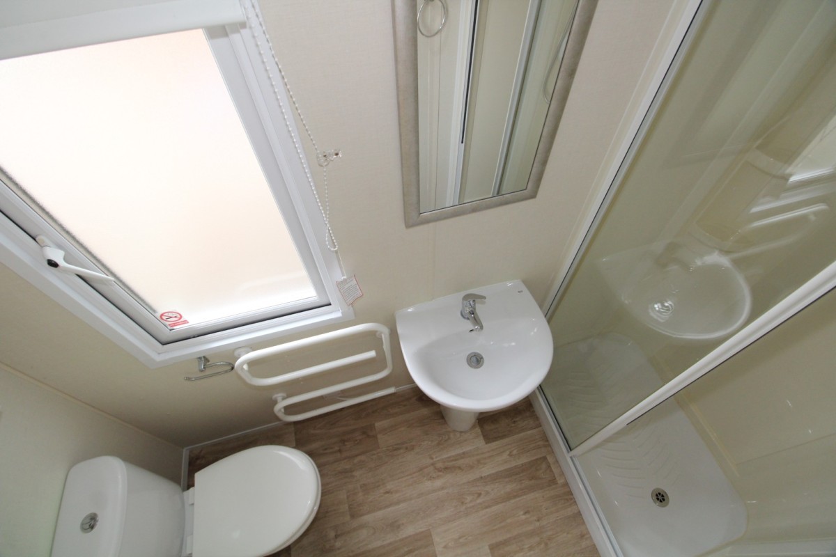 2016 Regal Tempo family bathroom