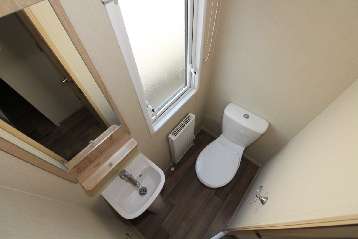en-suite bathroom in the 2016 ABI Oakley