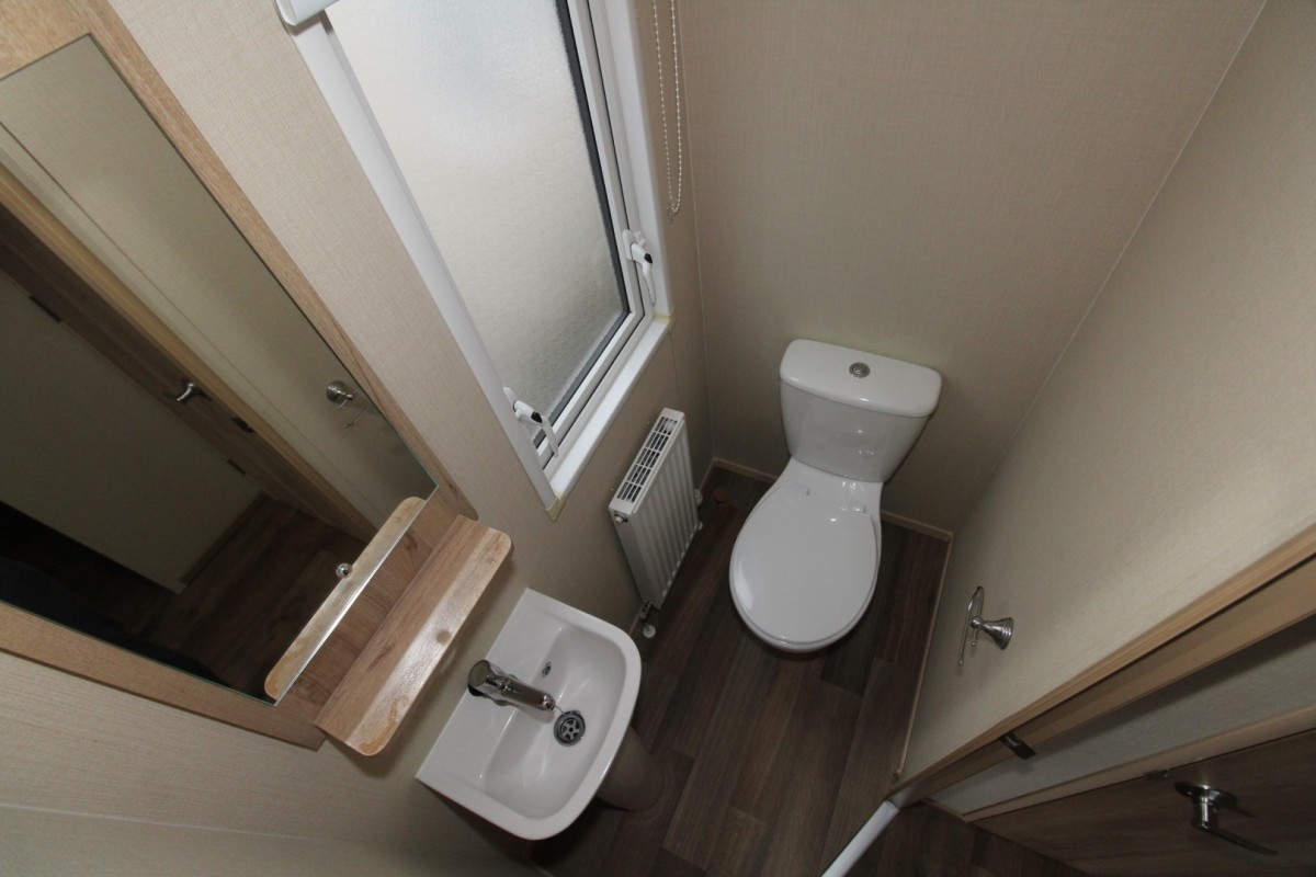 en-suite bathroom in the 2016 ABI Oakley