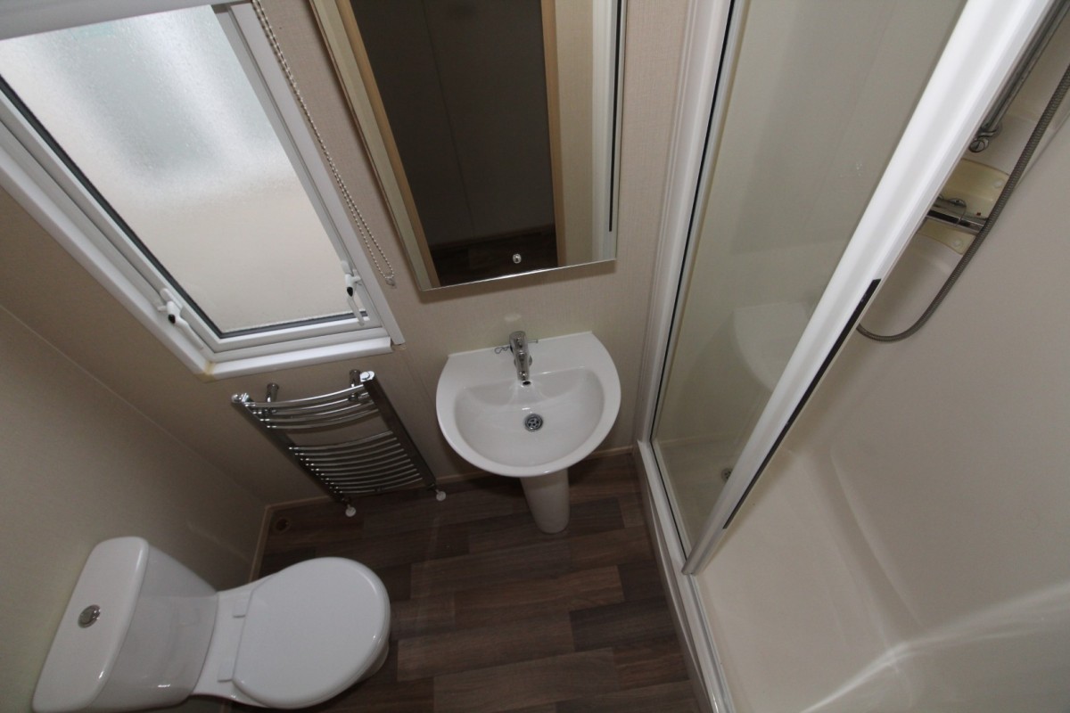 2016 ABI Oakley family shower room