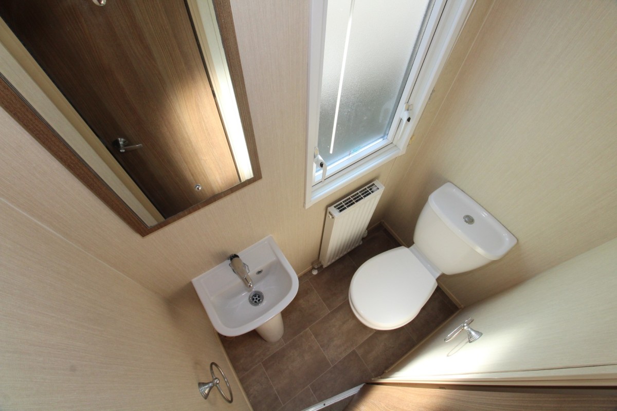 2014 ABI Alderley en-suite bathroom
