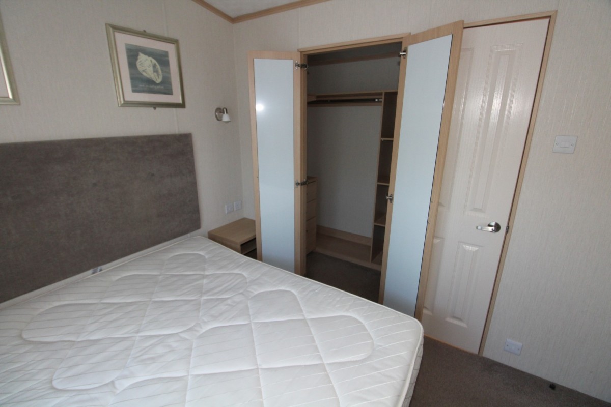 2014 Pemberton Abingdon bedroom with walk in wardrobe
