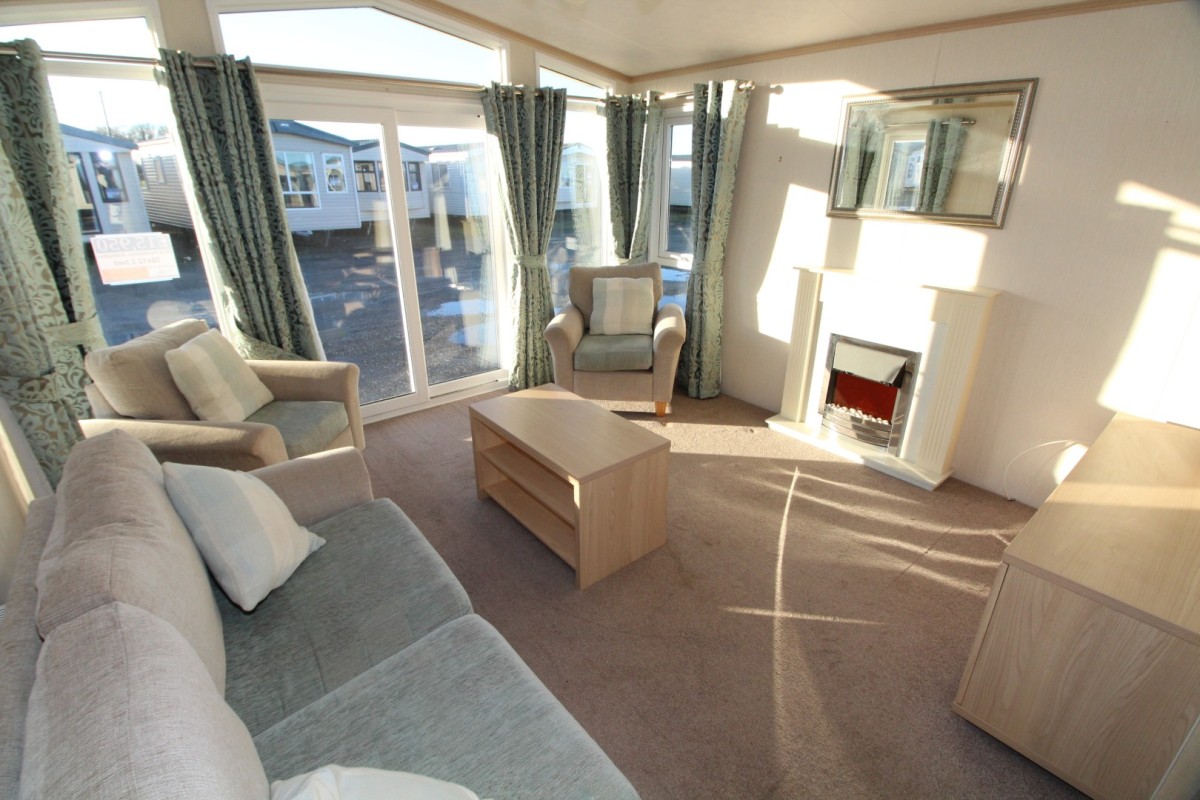2014 Pemberton Abingdon lounge with patio doors