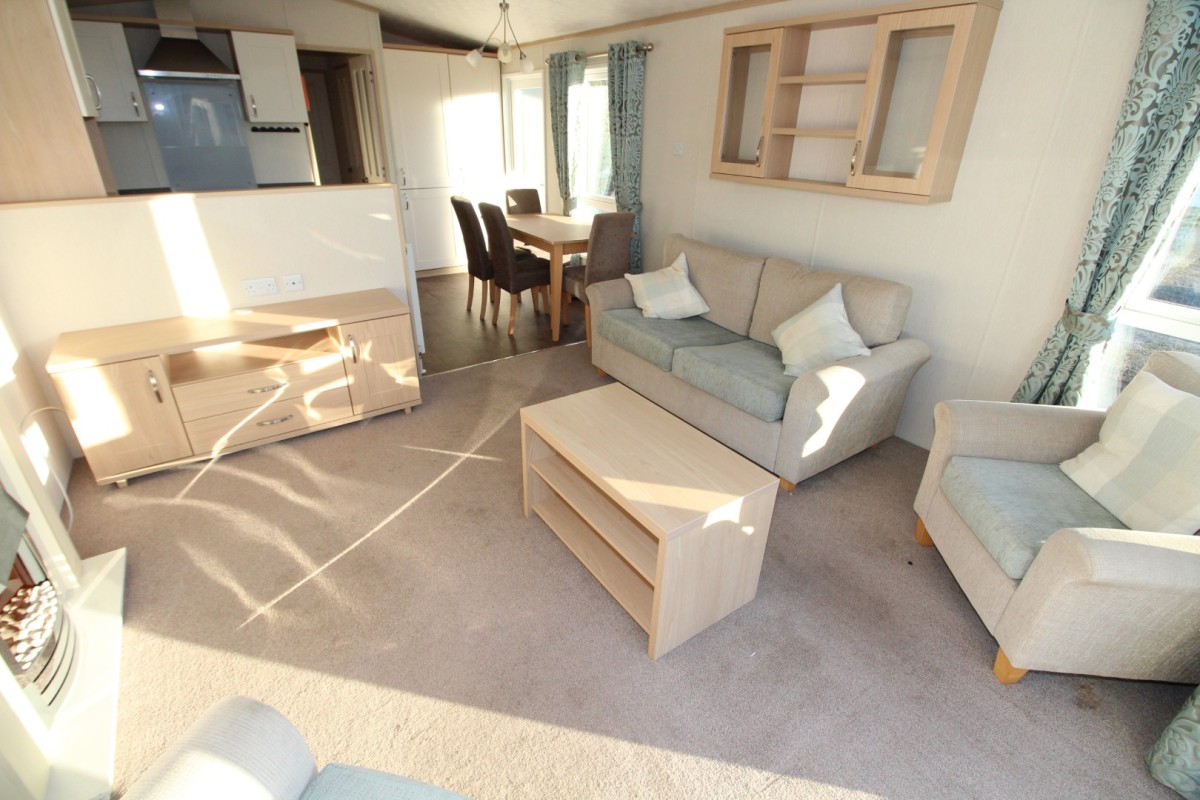 lounge to dining area in the 2014 Pemberton Abingdon