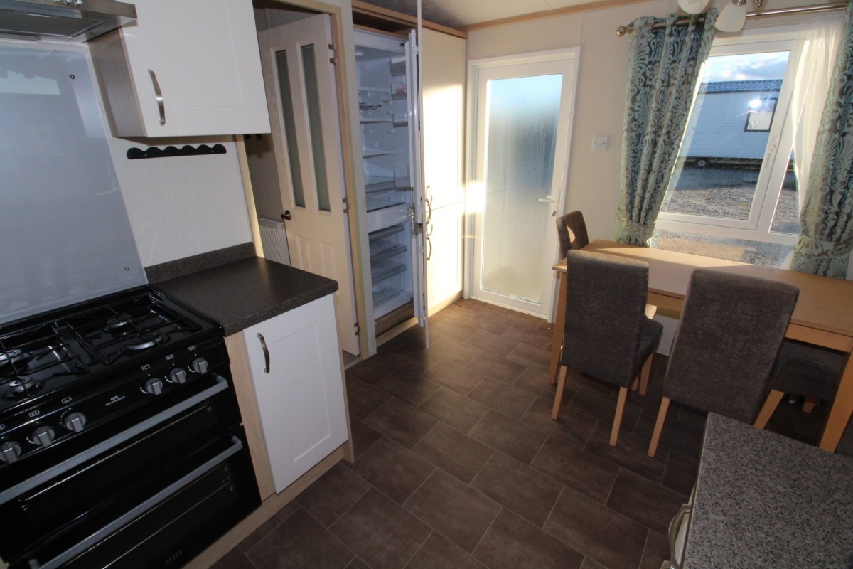 2014 Pemberton Abingdon lounge and dining area