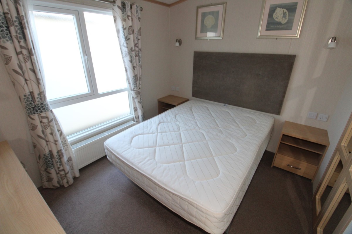 2014 Pemberton Abingdon master double bedroom