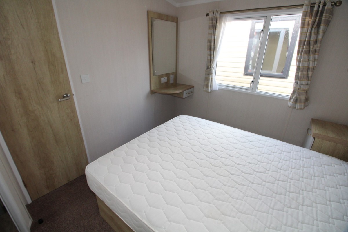 double bed with deressing table