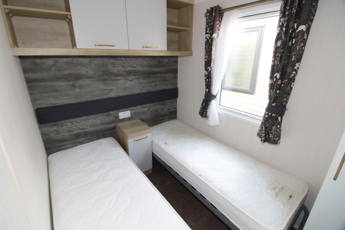 2018 Swift Bordeaux twin bedroom