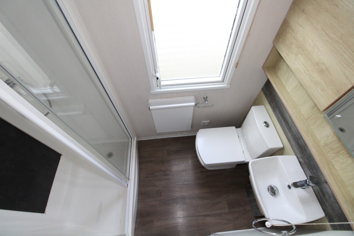 2018 Swift Bordeaux family shower room