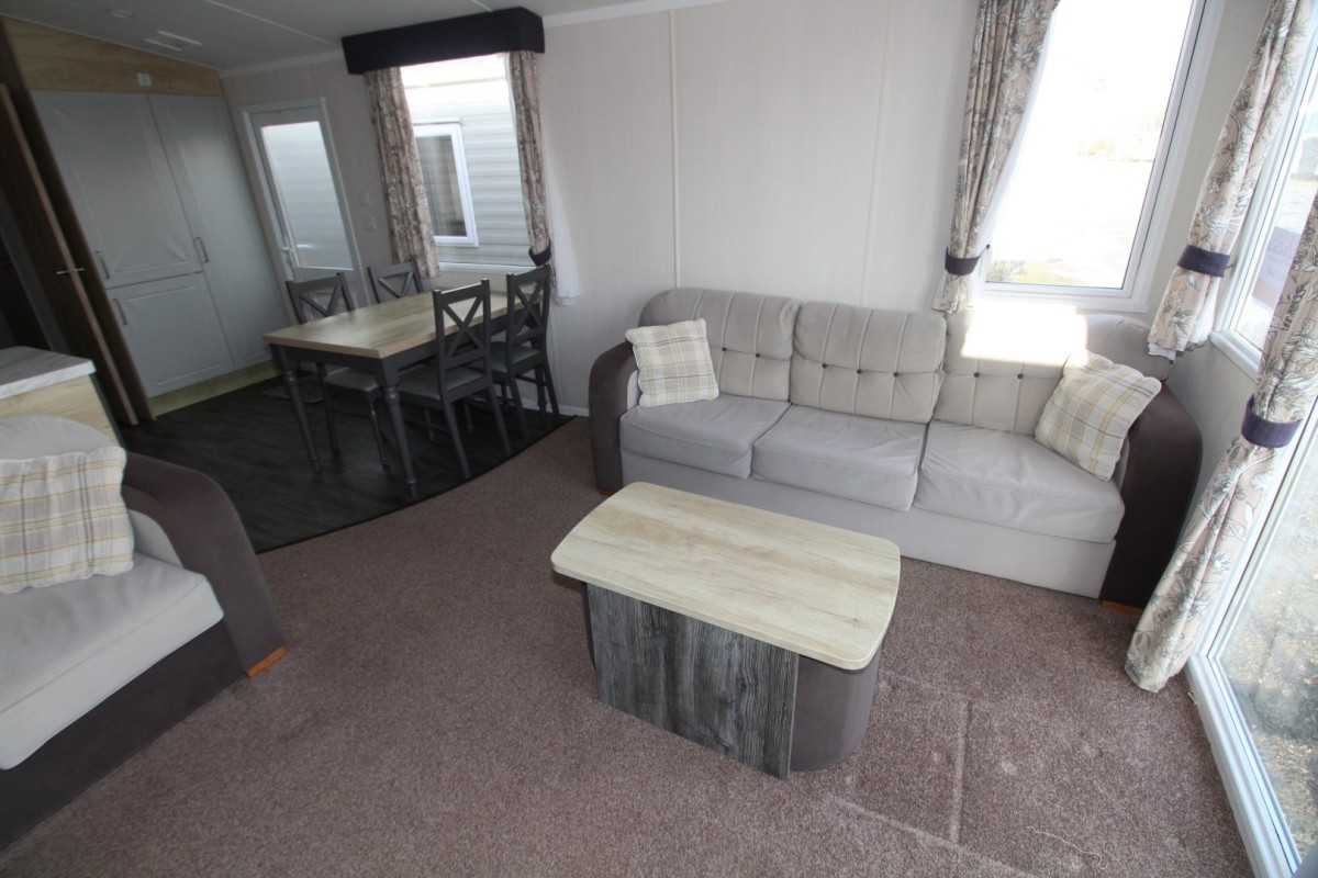 2018 Swift Bordeaux lounge to dining area