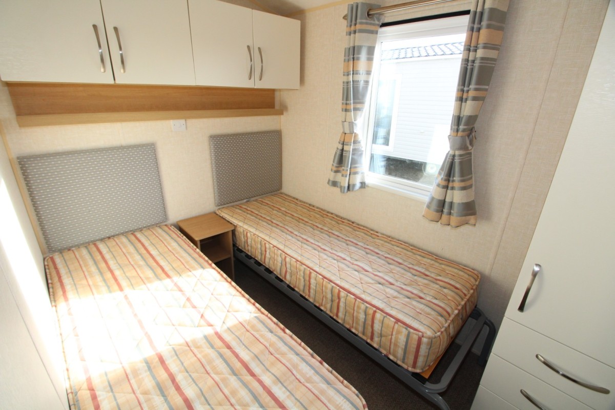 2013 Willerby Avonmore twin bedroom
