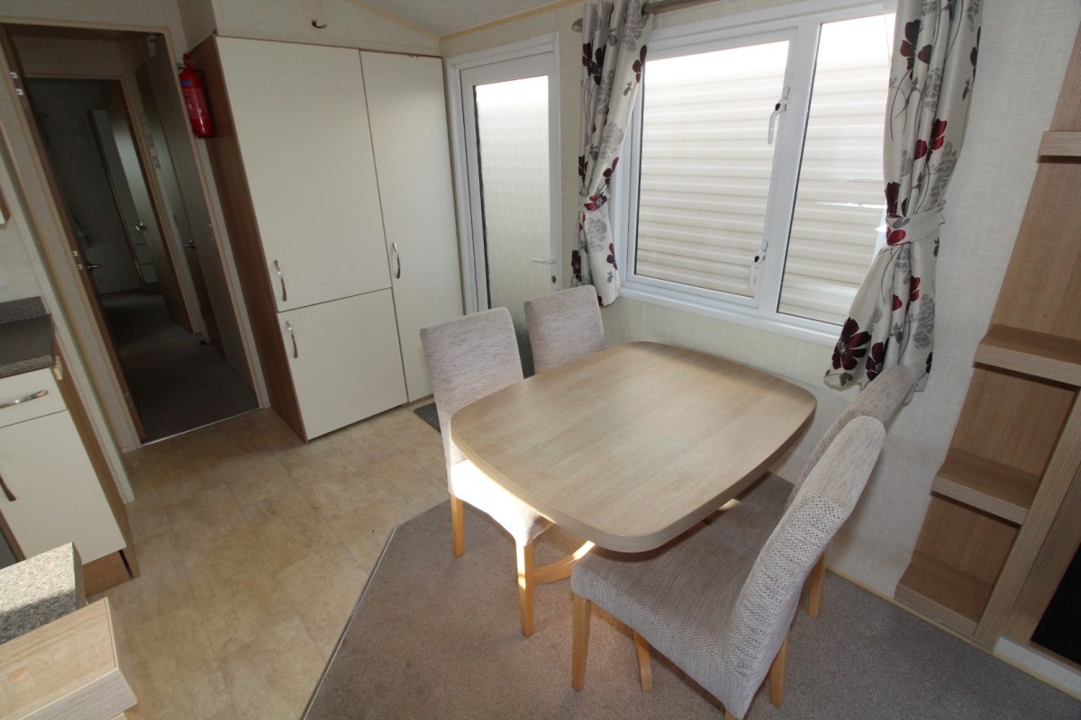 2013 Willerby Avonmore dining area