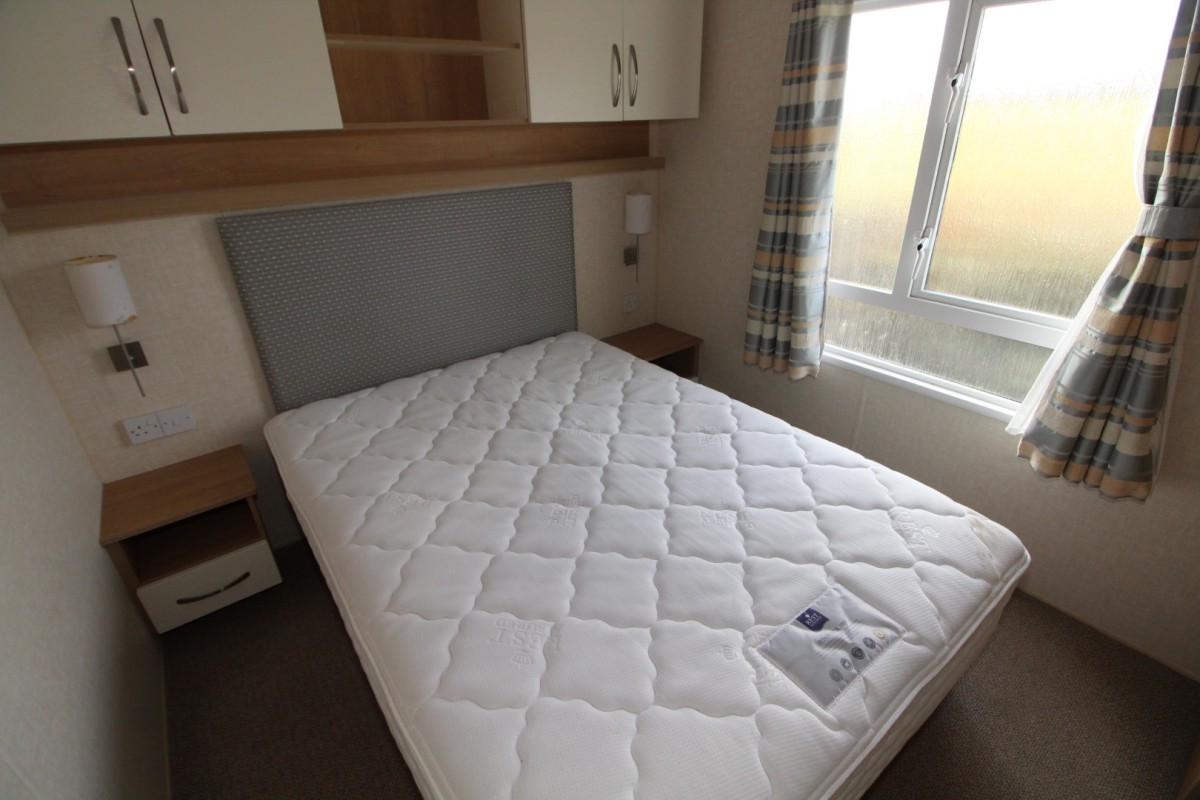 2013 Willerby Avonmore main double bedroom
