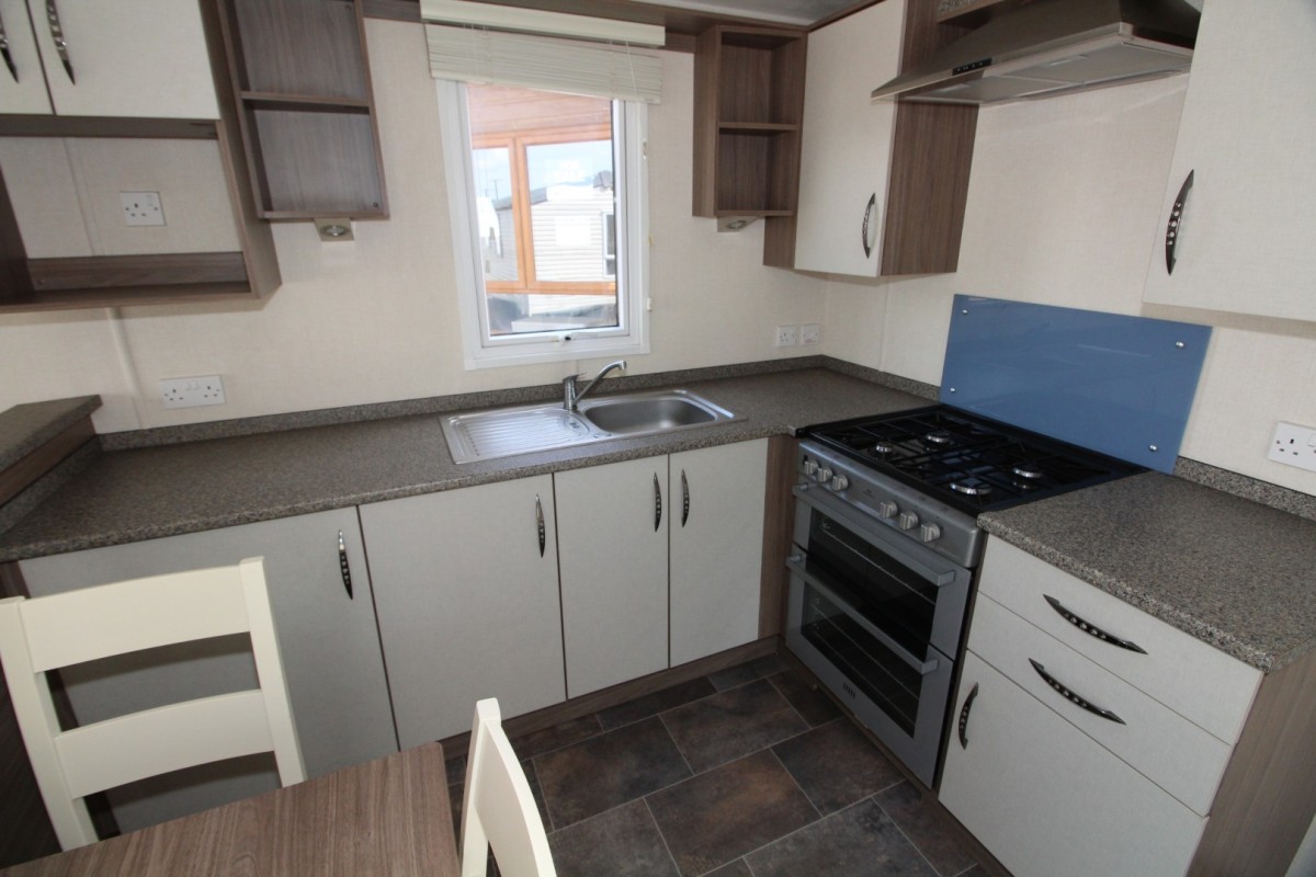 dining area to kitchen in the 2015 Victory Fernwood