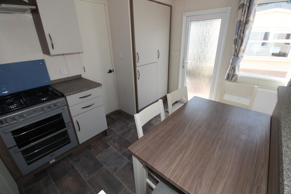 dining area in the 2015 Victory Fernwood