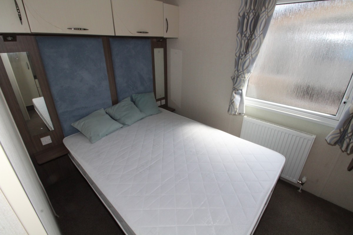 2015 Victory Fernwood master double bedroom