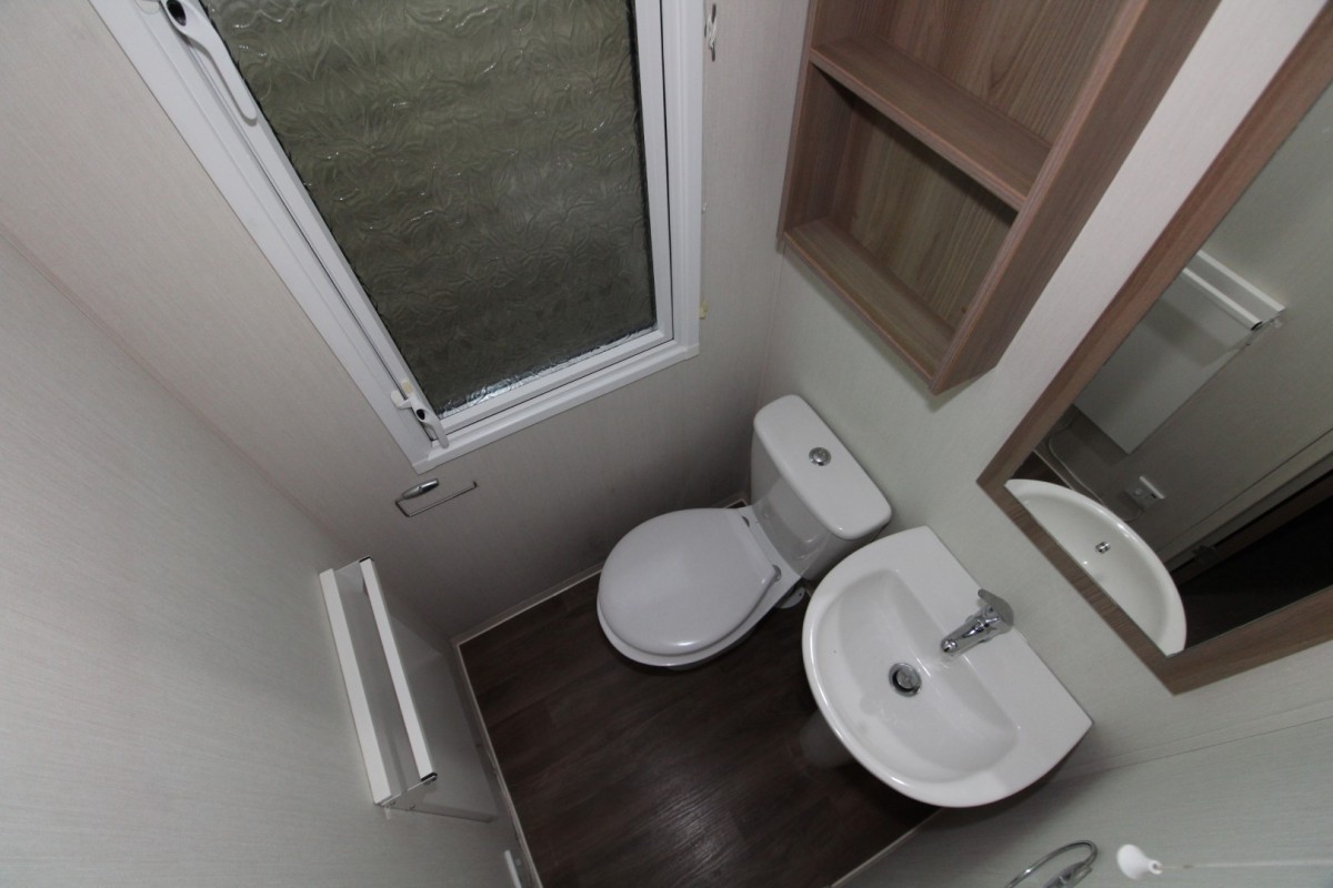 en-suite bathroom in the 2015 Swift Burgundy