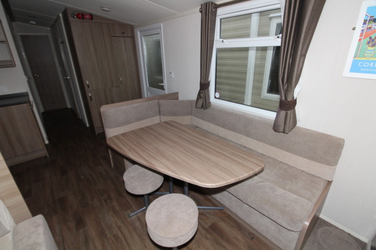 dining area in the 2015 Swift Burgundy