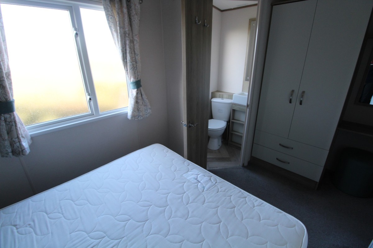 2022 ABI Wimbledon double bedroom with en-suite bathroom