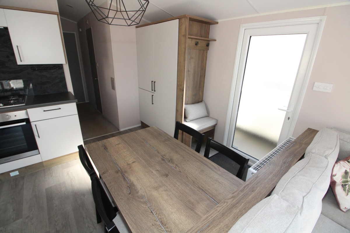 2022 Atlas Sahara dining 