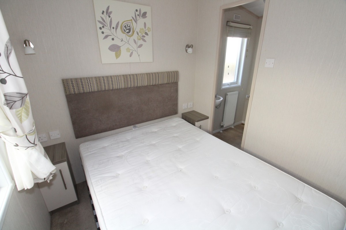 2015 Pemberton Marlow double bed to door