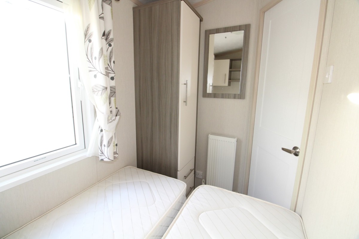 third bedroom with twin beds