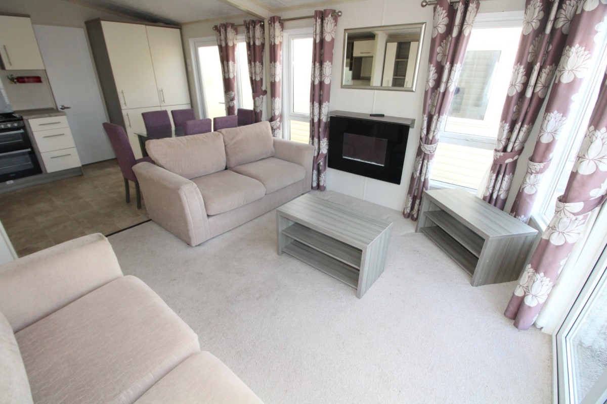 lounge to dining area in the 2015 Pemberton Marlow
