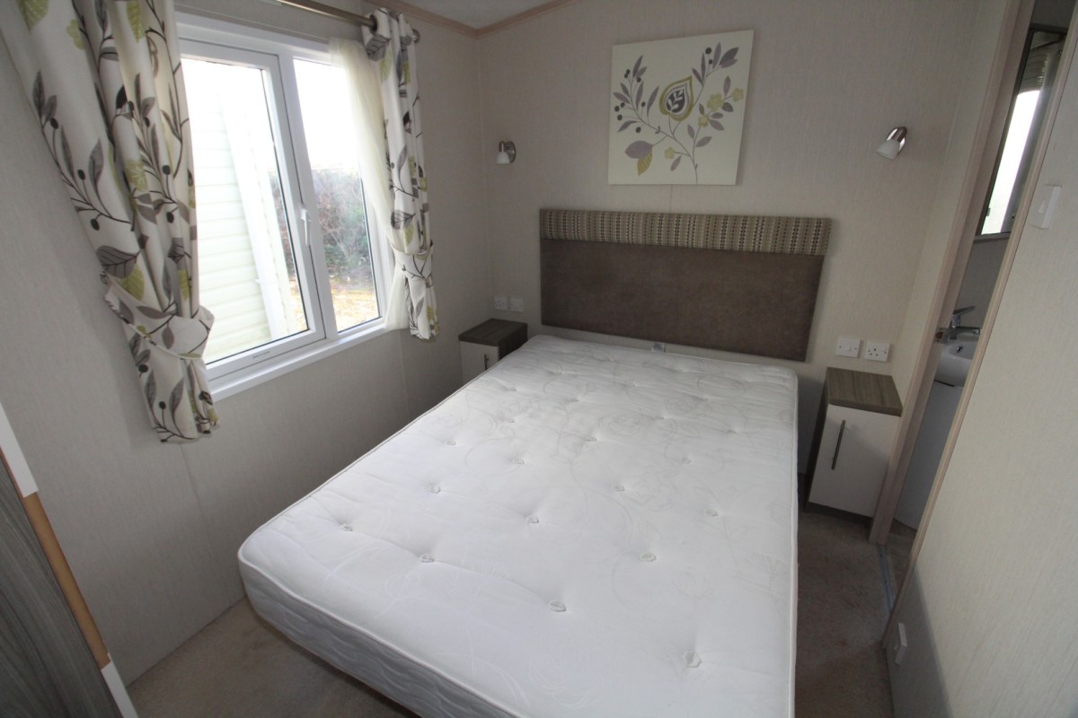 2015 Pemberton Marlow main double bedroom