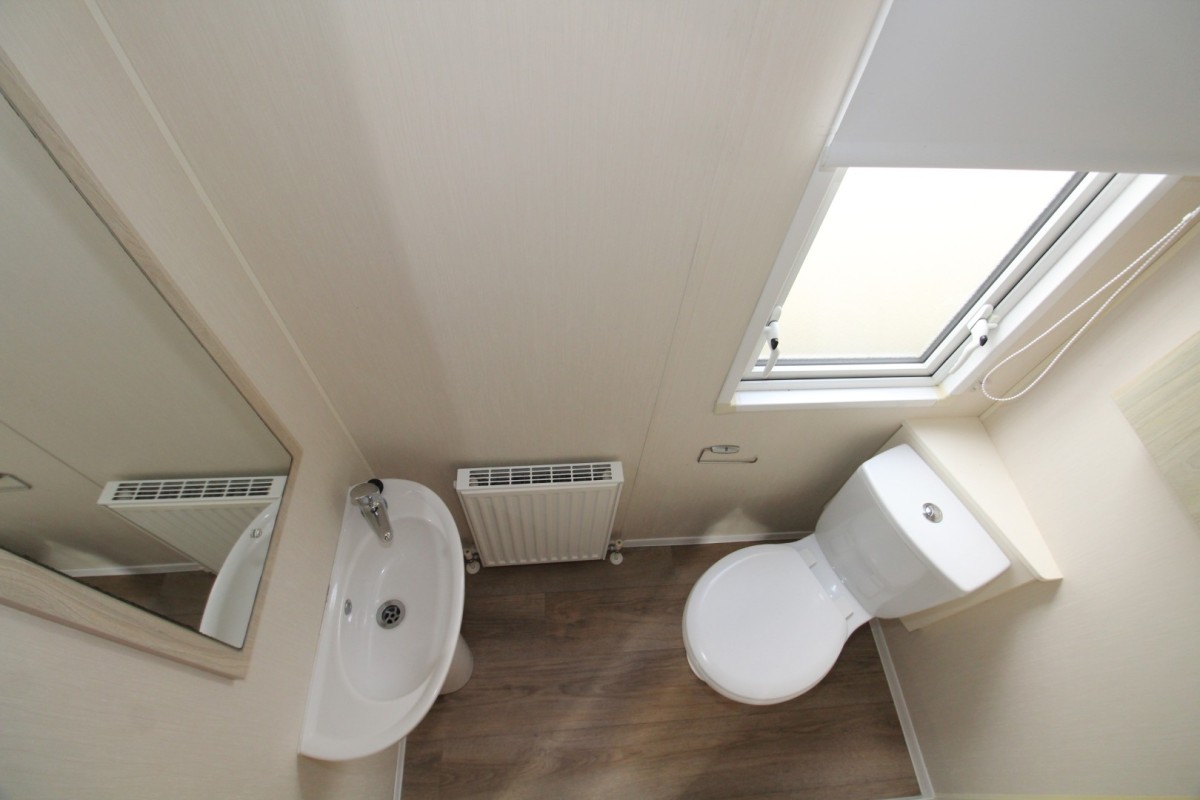 en-suite bathroom in the 2016 Willerby Rio Premier