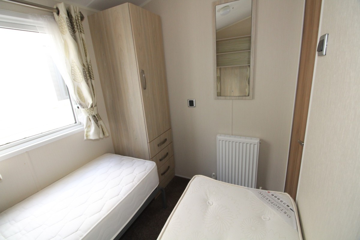 third bedroom with twin beds