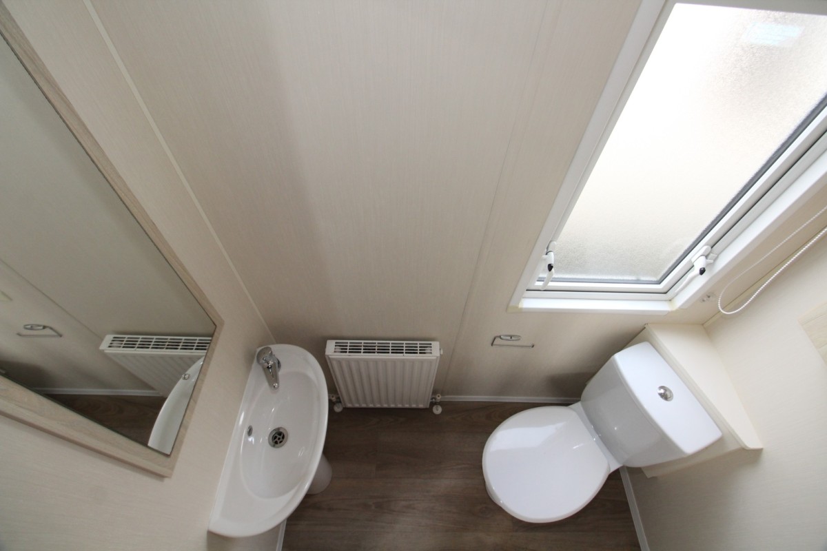 en-suite bathroom in the 2016 Willerby Rio Premier