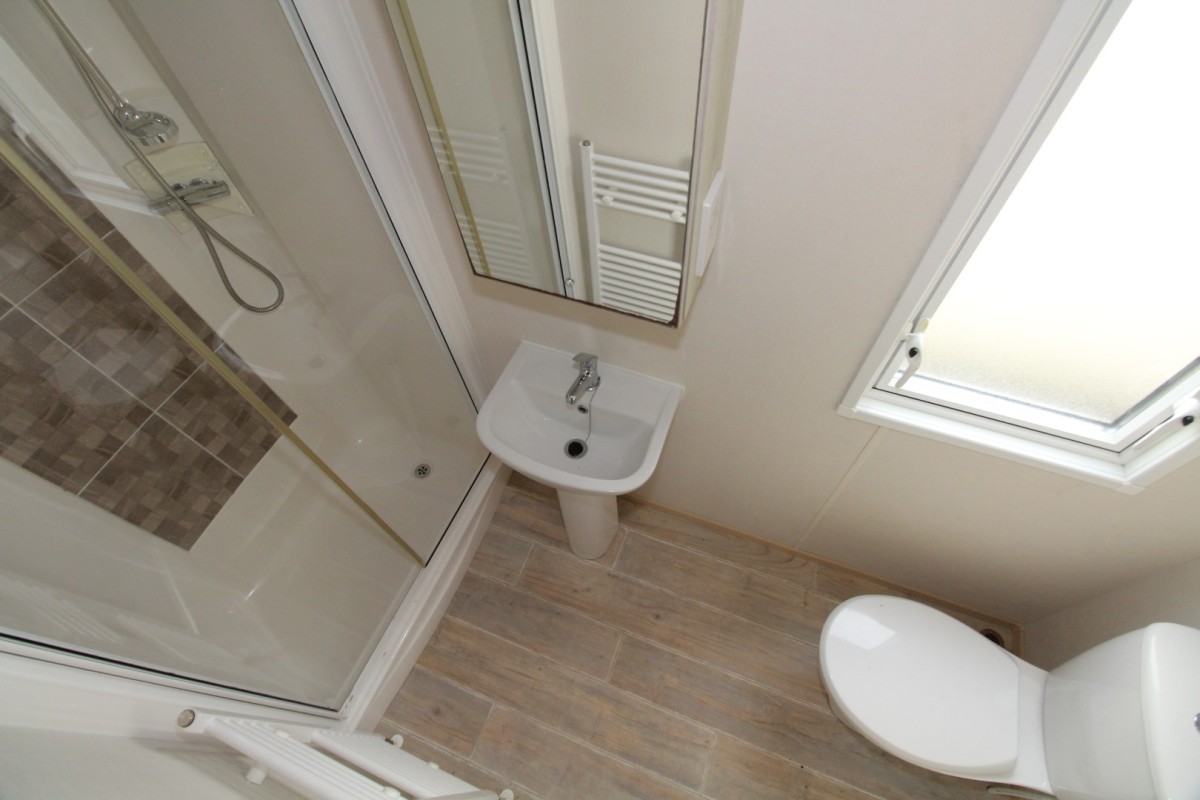 2016 ABI Beachcomber family shower room