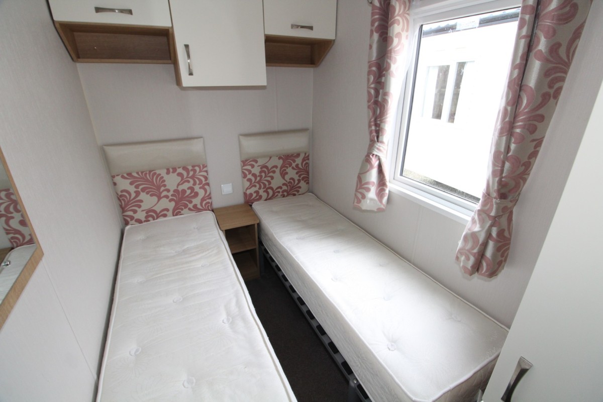 2016 Willerby Sierra twin bedroom