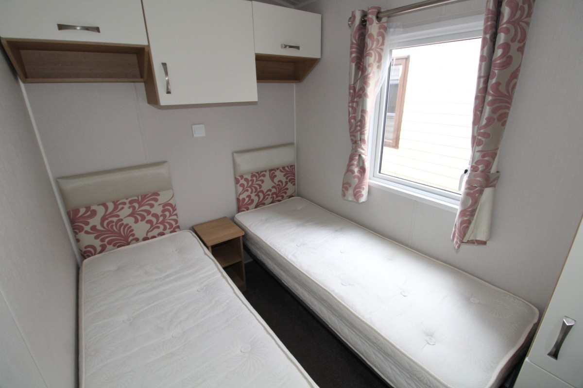 2016 Willerby Sierra third bedroom with twin beds
