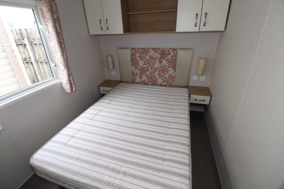 2016 Willerby Sierra master double bedroom