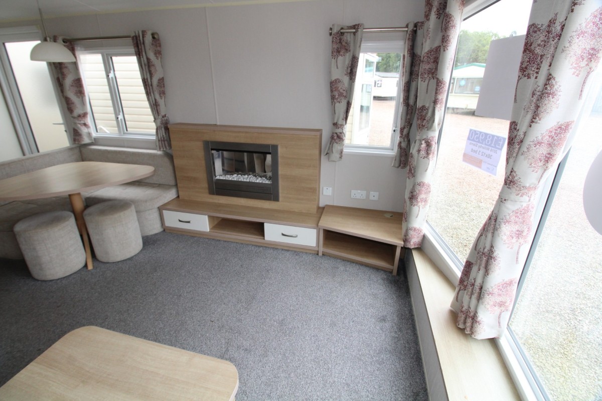 2016 Willerby Sierra lounge to dining area