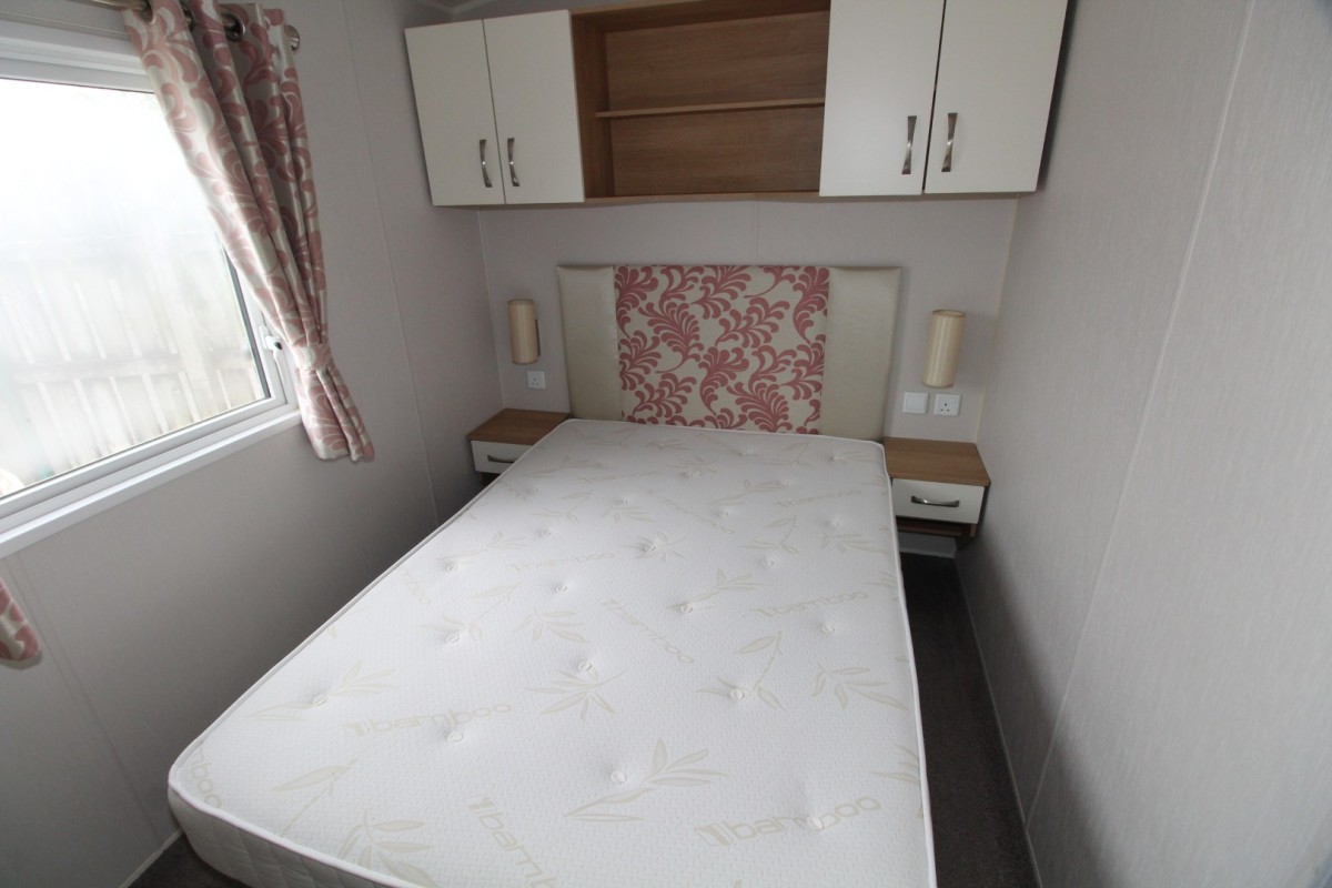 2016 Willerby Sierra double bedroom