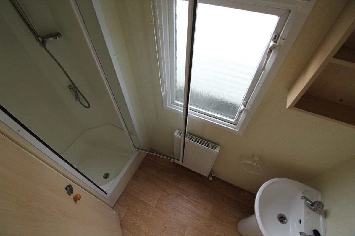 2007 Atlas Mirage family shower room