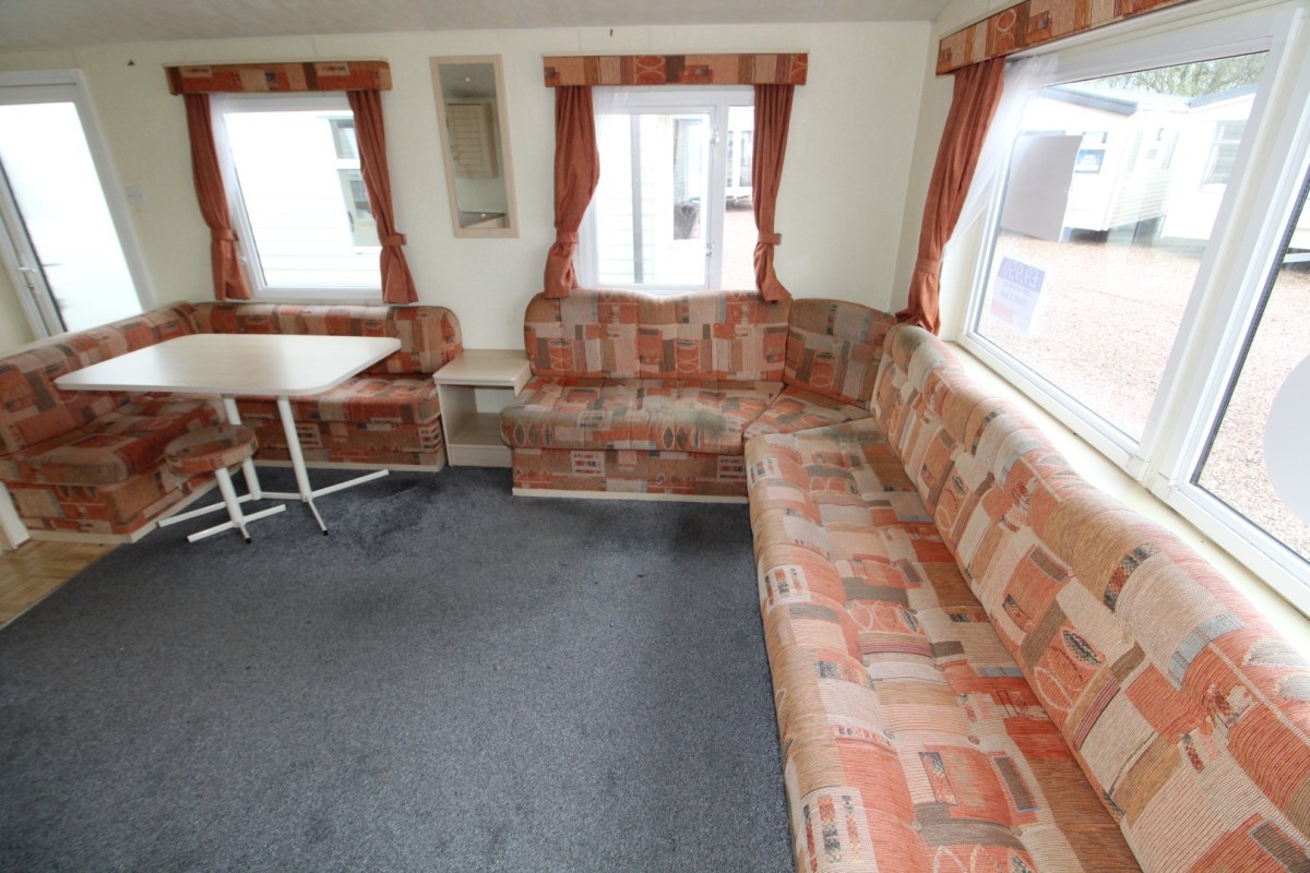 lounge to dining area in the 2007 Atlas Mirage