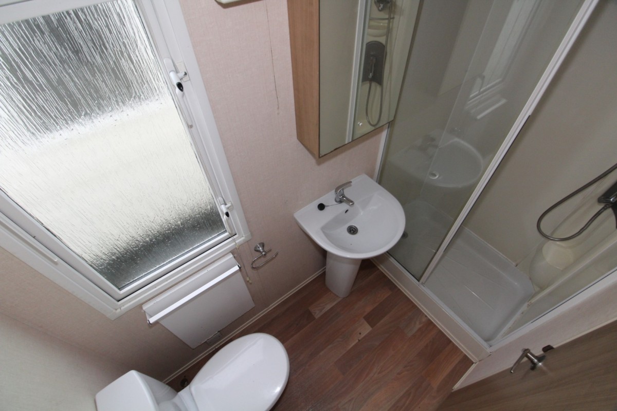 2011 Atlas Chorus family shower room