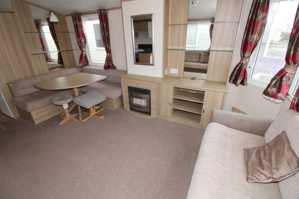 2011 Atlas Chorus lounge to dining area